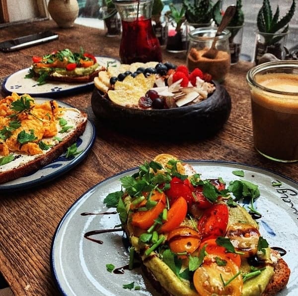 Best vegan breakfast bowl cafés around Cologne
